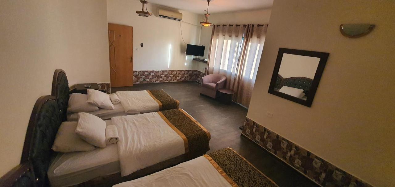 Crystal Hotel فندق كريستال Nablus Eksteriør billede