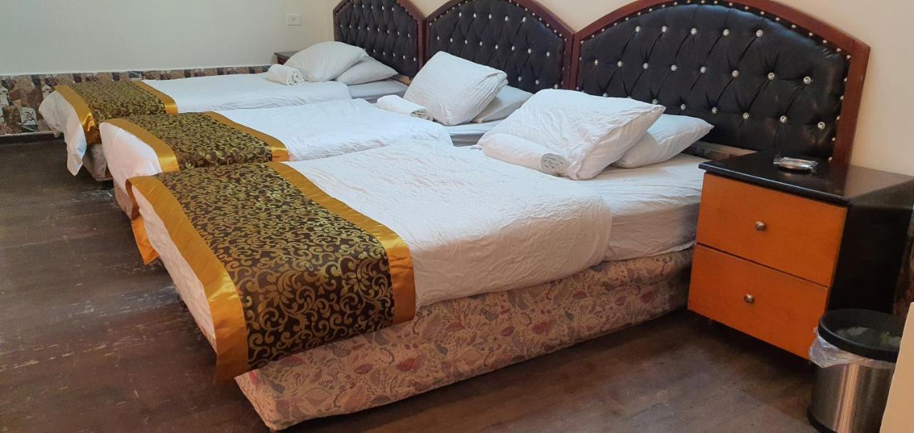 Crystal Hotel فندق كريستال Nablus Eksteriør billede