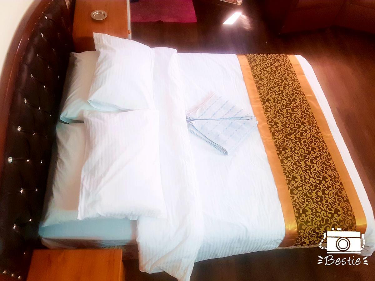 Crystal Hotel فندق كريستال Nablus Eksteriør billede