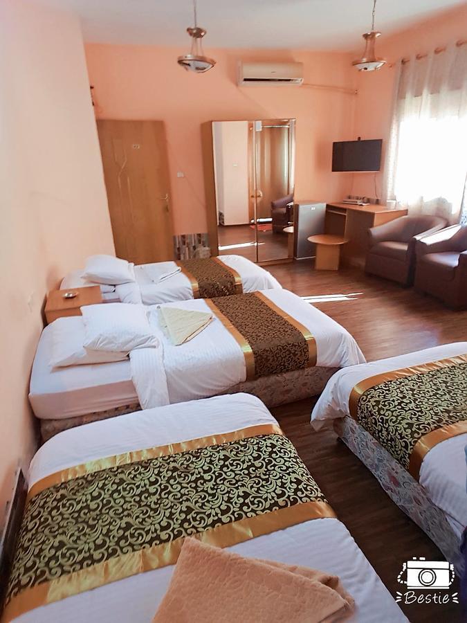 Crystal Hotel فندق كريستال Nablus Eksteriør billede